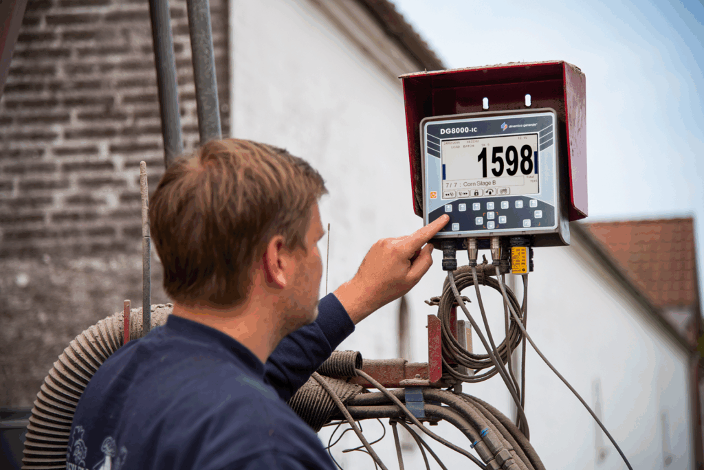 weight-indicator-precision-feeding-5